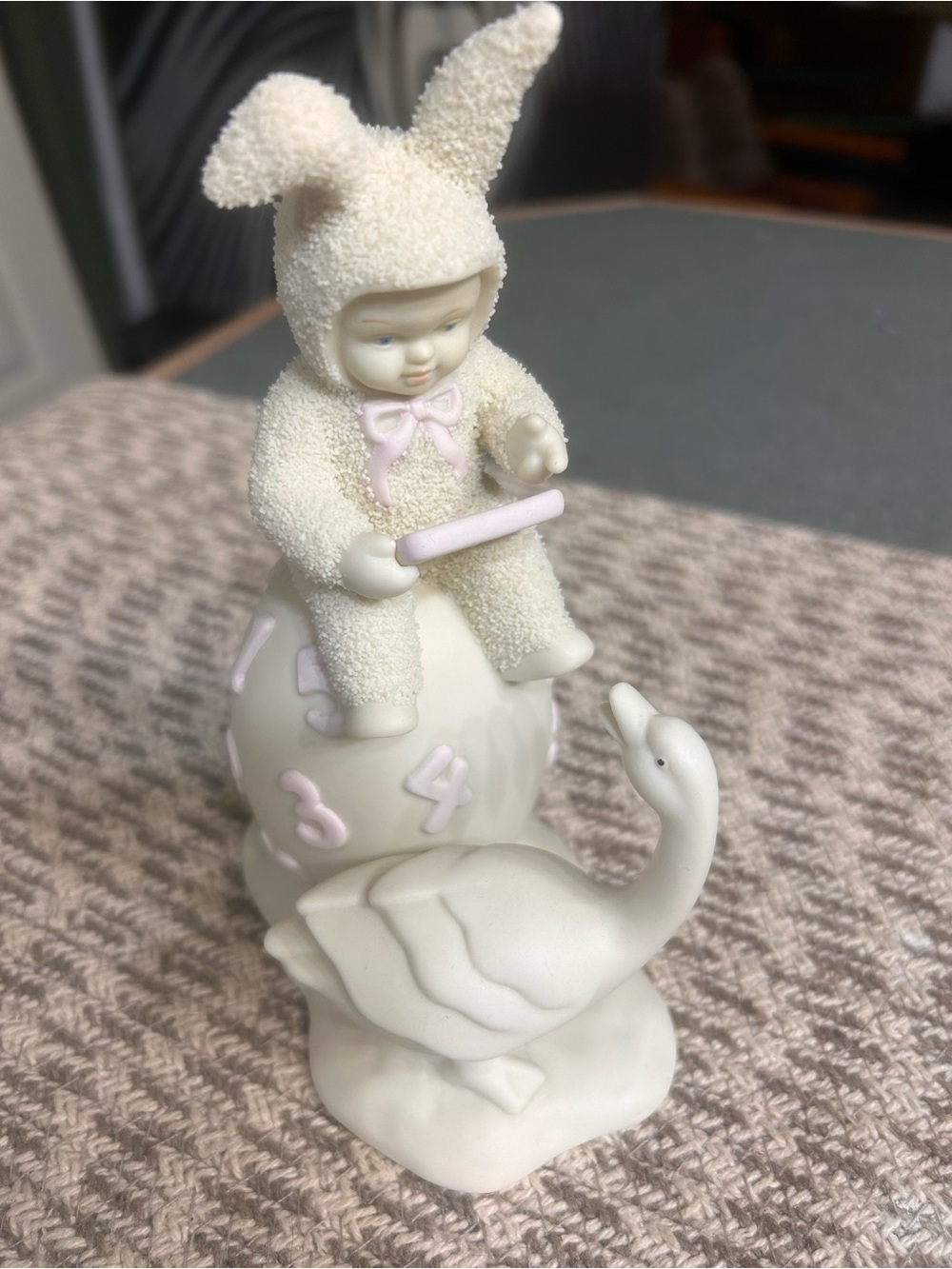 Department 56 Snow bunnies counting the days till Easter 1997  collectible